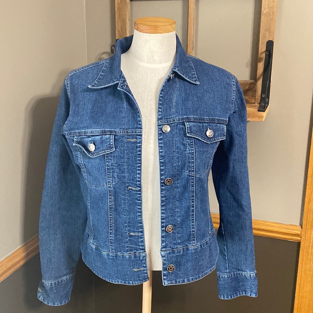 Bailey’s point Y2K medium wash jean jacket size small